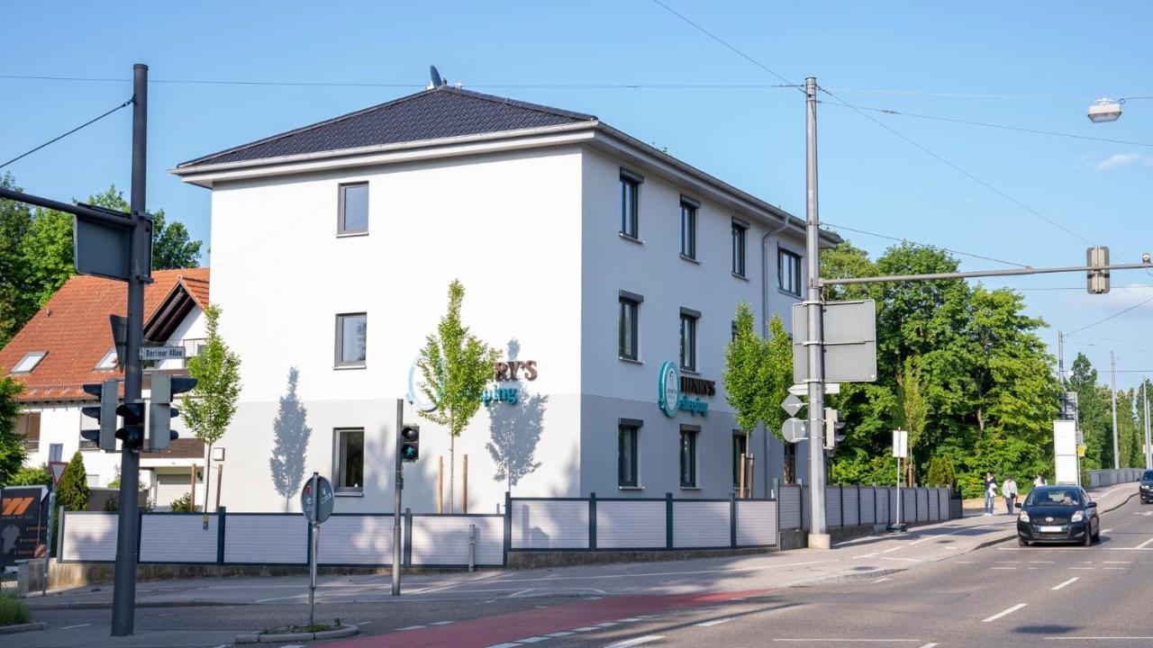 Henrys Sleeping Am Augsburger Eiskanal Bagian luar foto